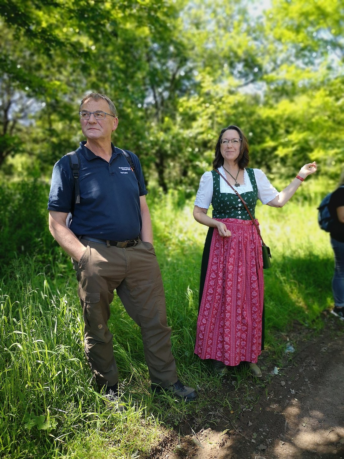 Zwei Personen Bergwiese